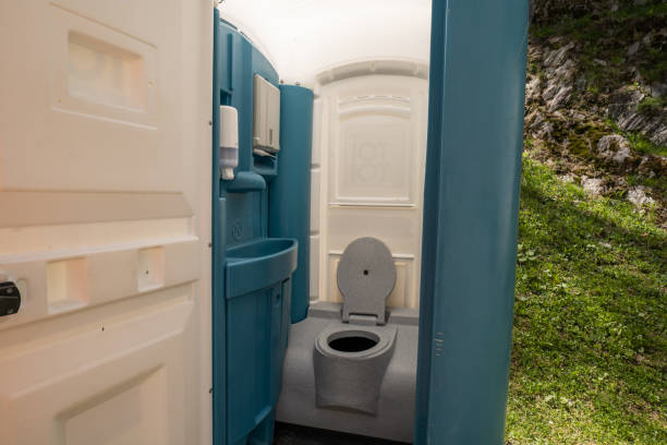 Best Portable restroom solutions  in Utica, MI